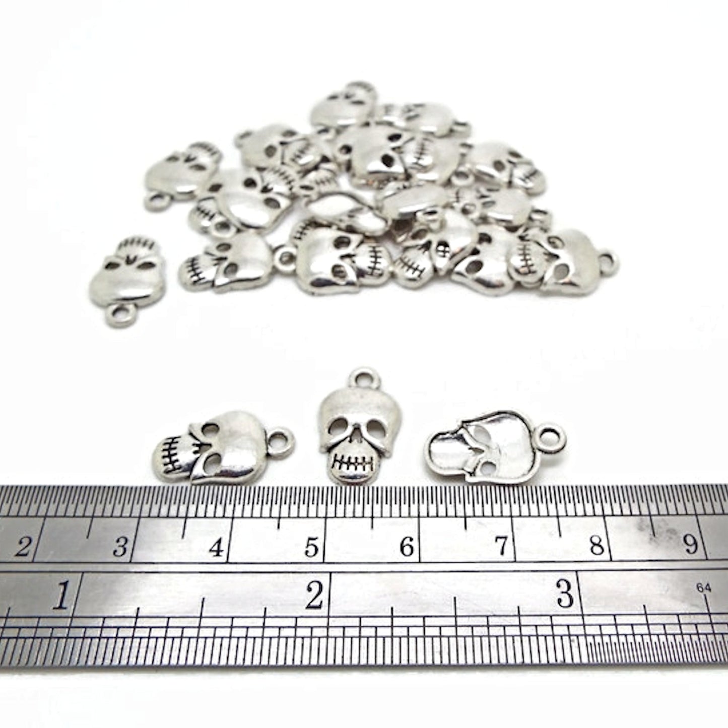 20 Metal Skull Charms, Antique Silver Tone 16x10mm 1.5mm Hole