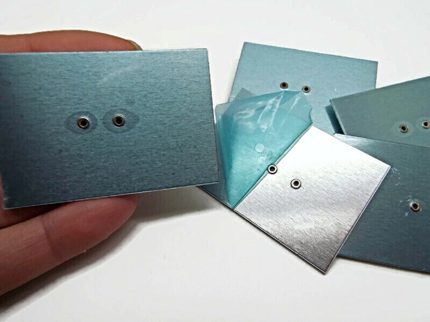 5 ALUMINIUM BROOCHES in Oblong Shape, 50x34mm