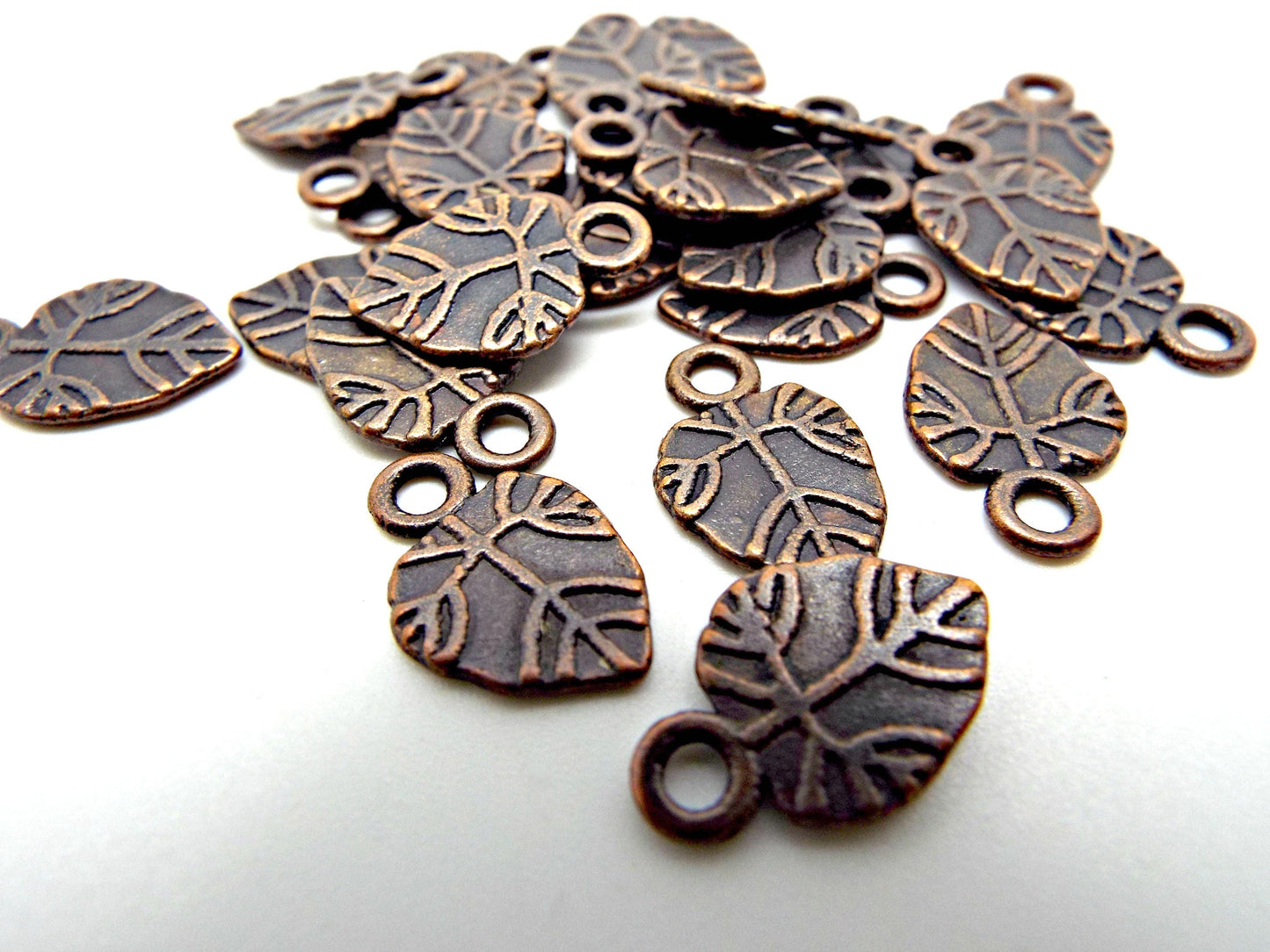 20 ANTIQUE COPPER Style Leaf Charms 18mm Leaf with a 3mm Hole, Double Sided Floral Decoration for Jewellery and Mixed Media Art