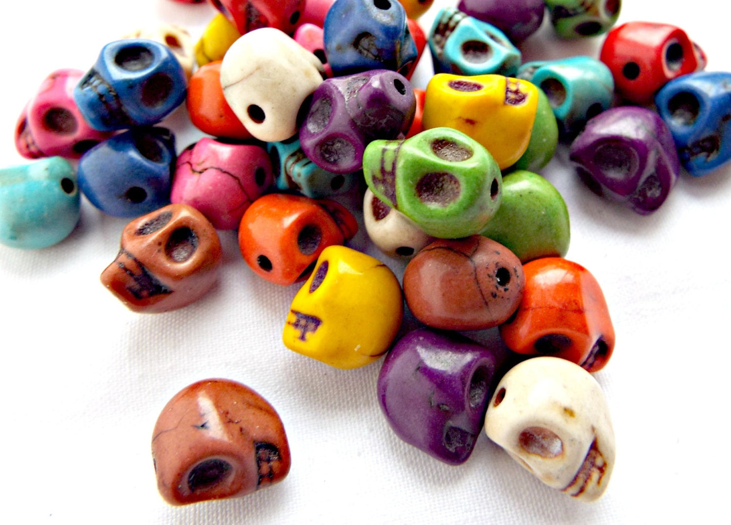 40 HOWLITE SKULL BEADS for Halloween Jewelry and Decoration, Multicolored Loose 1cm Beads