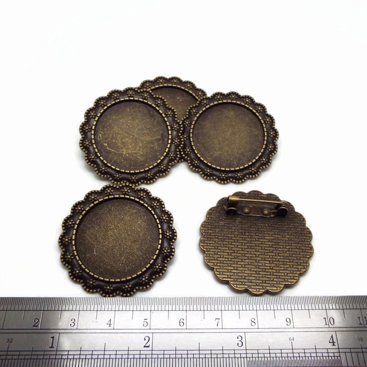 5 Round Brooch Blanks in Antique Bronze with a 25mm Round Setting