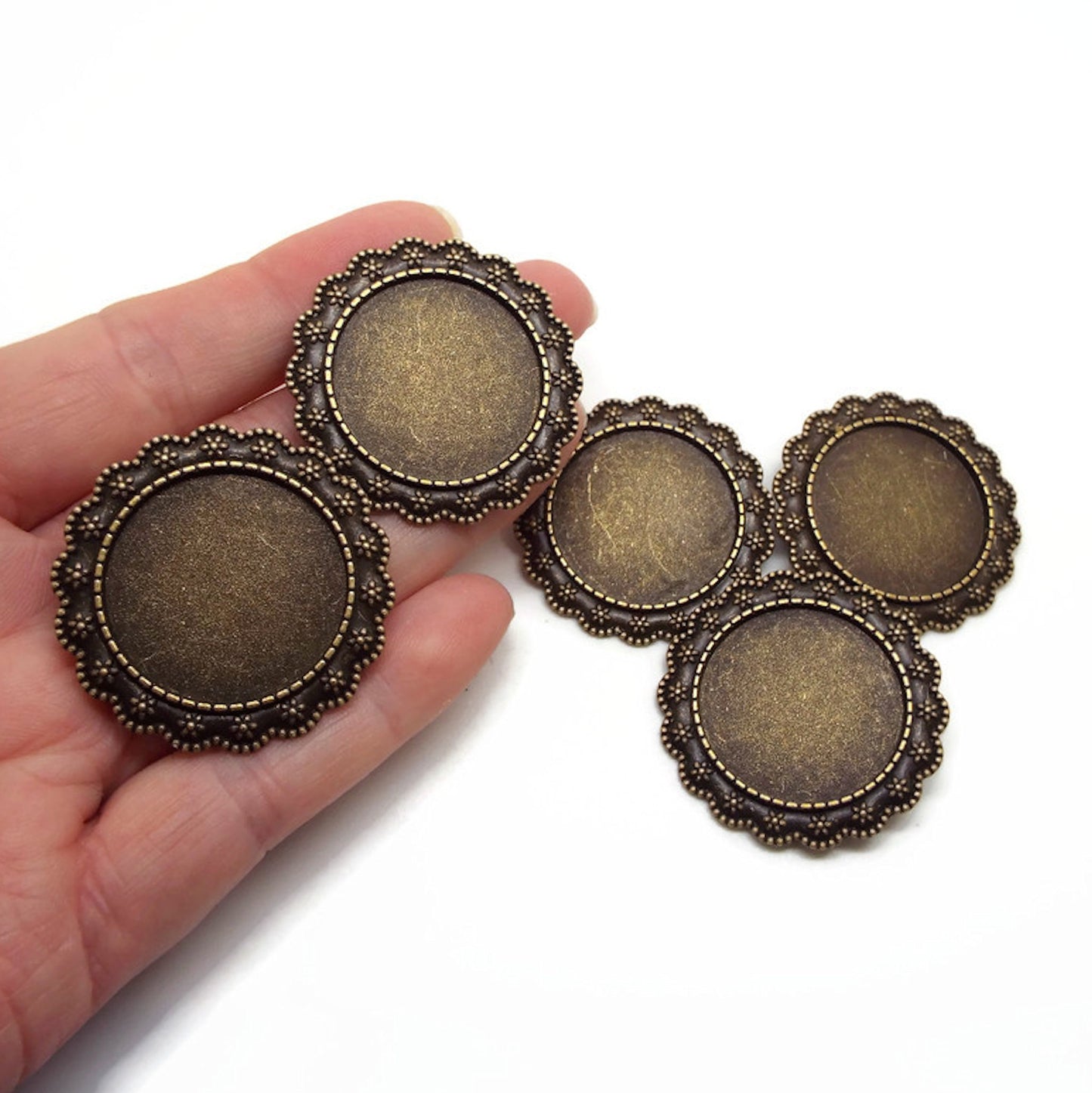 5 Round Brooch Blanks in Antique Bronze with a 25mm Round Setting