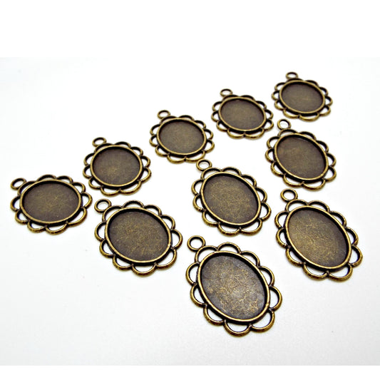 10 Oval Cabochon with Scallop Edge, Pendant Setting in Antique Bronze Colour, 17x13mm Bezel Tray