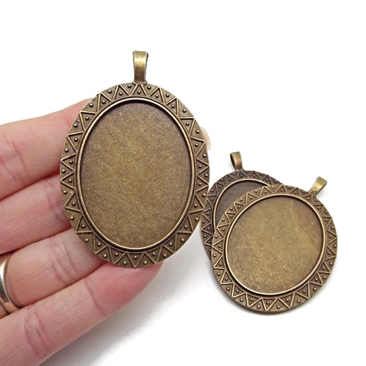 5 Oval Bezel Pendants with Patterned Edge, Antique Bronze 60x41mm, Cabochon Setting is 39x29x2mm