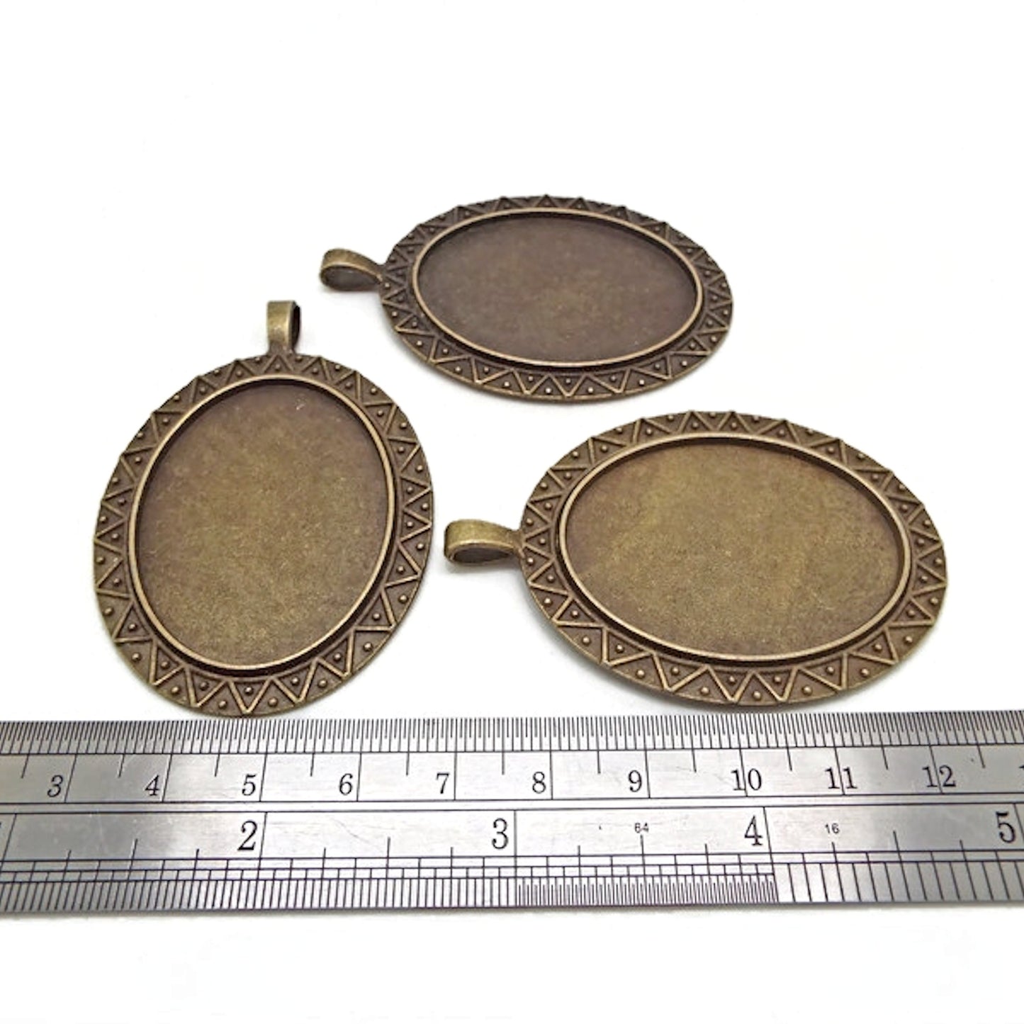 5 Oval Bezel Pendants with Patterned Edge, Antique Bronze 60x41mm, Cabochon Setting is 39x29x2mm