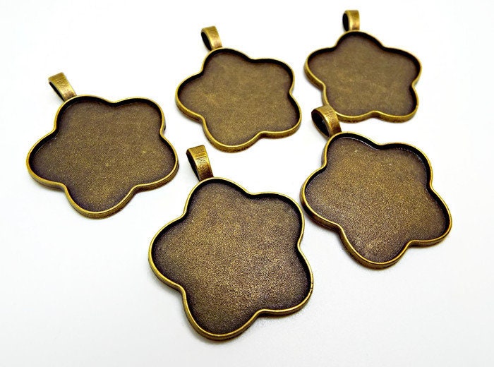 5 BRONZE FLOWER BEZEL TRAYS 40mm Flower Pendants for Setting Resin or Clay in Antique Bronze Alloy