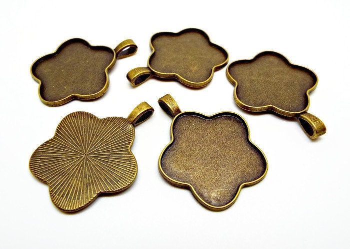 5 BRONZE FLOWER BEZEL TRAYS 40mm Flower Pendants for Setting Resin or Clay in Antique Bronze Alloy