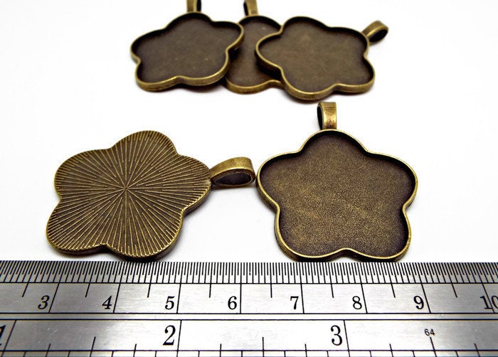 5 BRONZE FLOWER BEZEL TRAYS 40mm Flower Pendants for Setting Resin or Clay in Antique Bronze Alloy