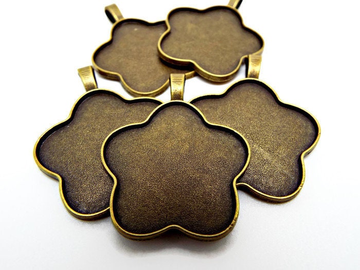 5 BRONZE FLOWER BEZEL TRAYS 40mm Flower Pendants for Setting Resin or Clay in Antique Bronze Alloy