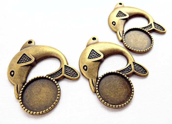 3 ANTIQUE BRONZE Dolphin Pendants with 15mm Cabochon Setting, Bezel Jewellery Blanks