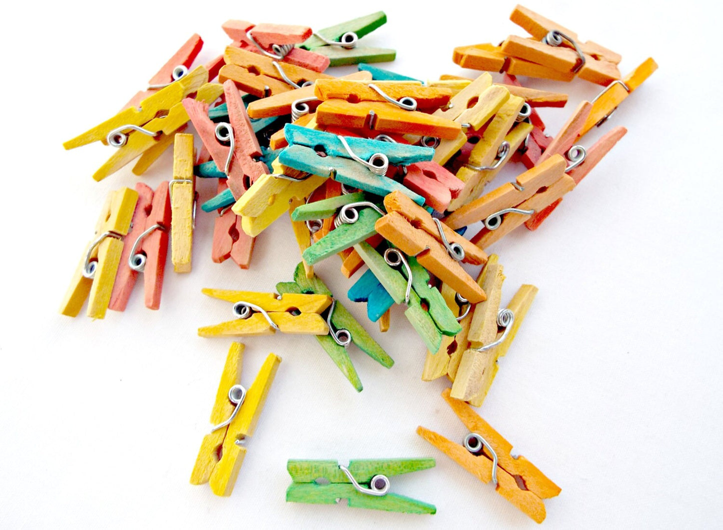 50 MINI RUSTIC Wooden Pegs in Mixed Colours, 25x9mm Mini Clips for Stationery and Mixed Media Crafts